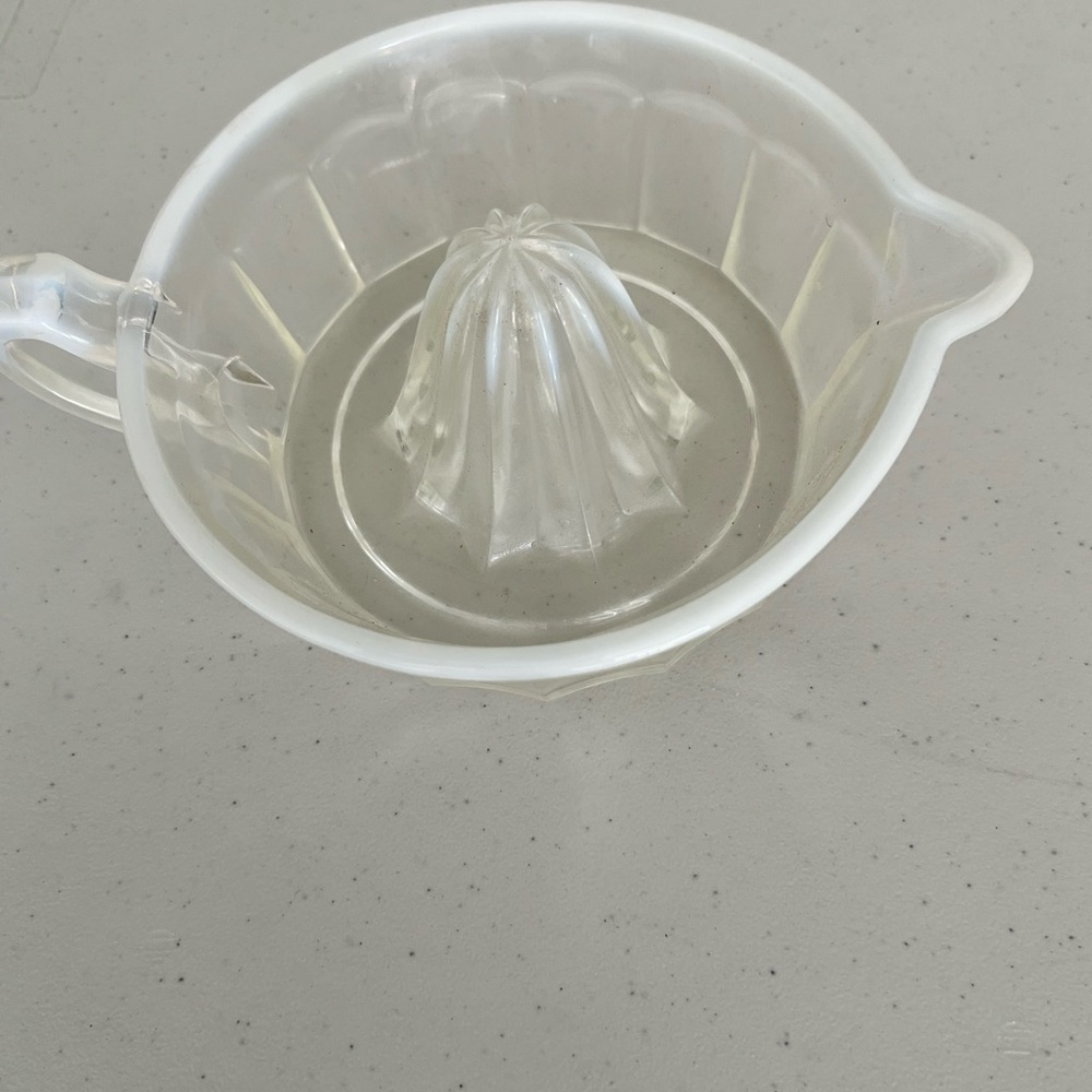 Clear glass white rimmed vintage glass juicer - Picture 2 of 3